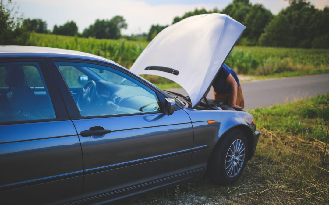 Wat zit er onder de motorkap van een auto?